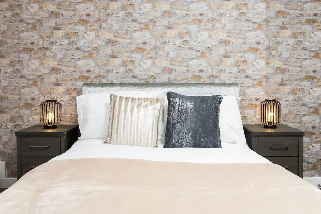 Luxury Hot Tub Apartment + 3 Double Bedrooms And Pool Table Nottingham