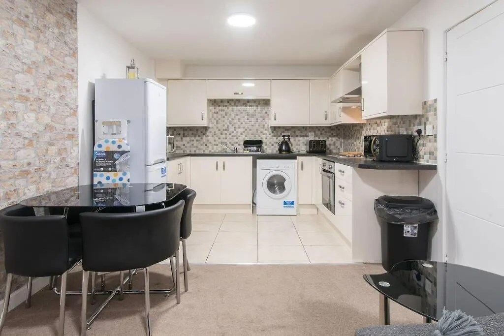 Luxury Hot Tub Apartment + 3 Double Bedrooms And Pool Table Nottingham Reino Unido