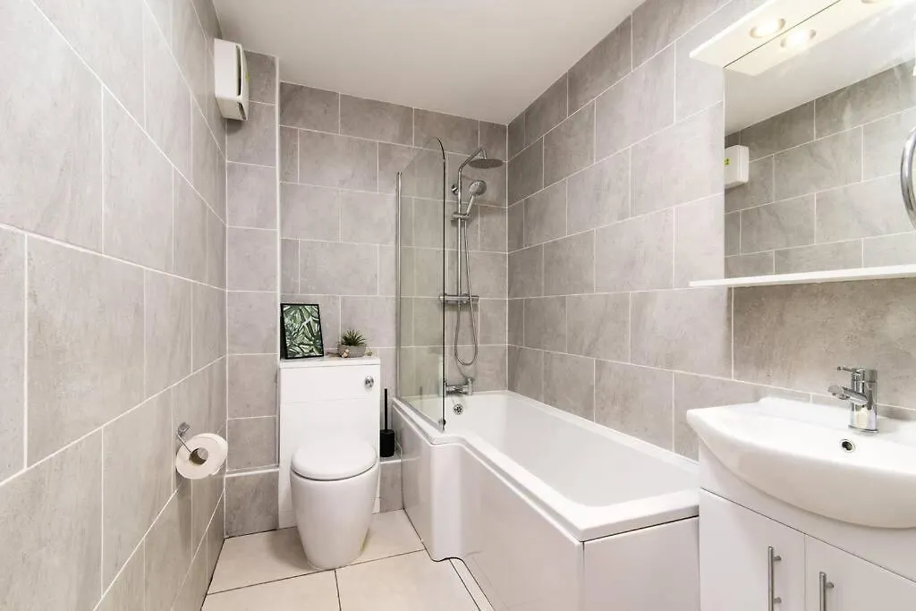 Luxury Hot Tub Apartment + 3 Double Bedrooms And Pool Table Nottingham 0*,