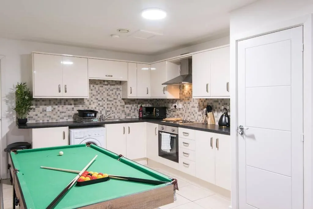 Luxury Hot Tub Apartment + 3 Double Bedrooms And Pool Table Nottingham 0*,